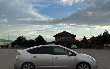 Toyota Prius, 2004 год, 500 000 рублей, 4 фотография