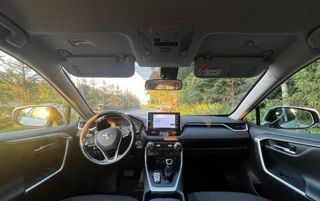 Toyota RAV4, 2019 год, 2 849 000 рублей, 2 фотография