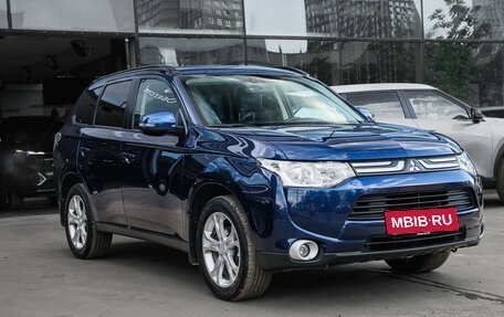 Mitsubishi Outlander III рестайлинг 3, 2014 год, 2 150 000 рублей, 4 фотография