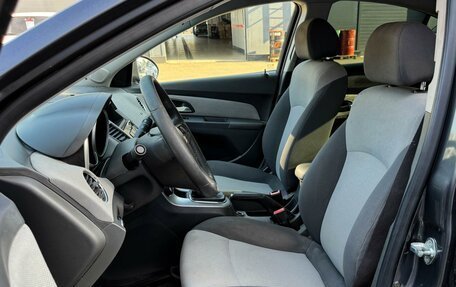 Chevrolet Cruze II, 2010 год, 699 000 рублей, 7 фотография