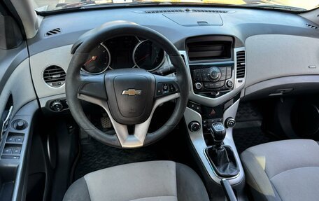 Chevrolet Cruze II, 2010 год, 699 000 рублей, 4 фотография
