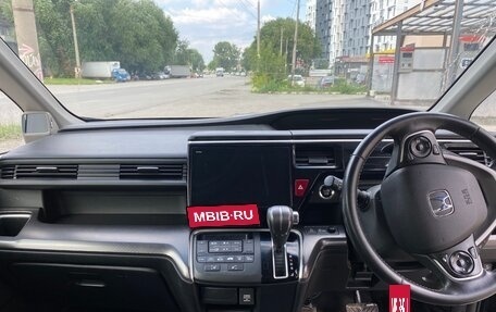 Honda Stepwgn IV, 2018 год, 1 900 000 рублей, 6 фотография