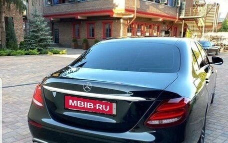 Mercedes-Benz E-Класс, 2016 год, 3 100 000 рублей, 3 фотография