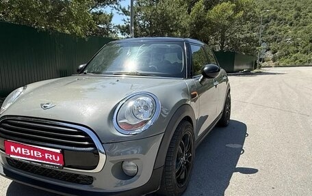 MINI Hatch, 2018 год, 1 800 000 рублей, 2 фотография
