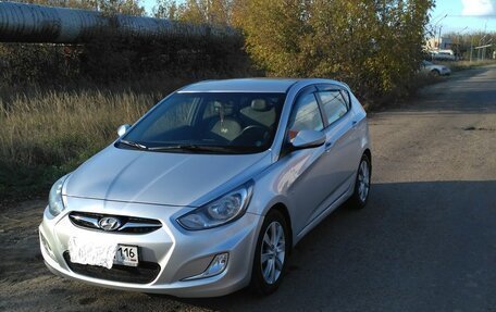 Hyundai Solaris II рестайлинг, 2011 год, 490 000 рублей, 2 фотография