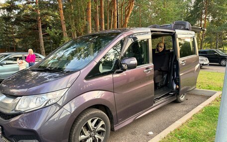 Honda Stepwgn IV, 2016 год, 2 050 000 рублей, 2 фотография