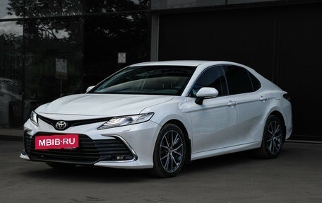 Toyota Camry, 2021 год, 3 430 000 рублей, 2 фотография