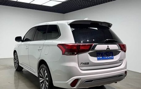 Mitsubishi Outlander III рестайлинг 3, 2022 год, 2 100 111 рублей, 4 фотография