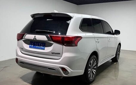 Mitsubishi Outlander III рестайлинг 3, 2022 год, 2 100 111 рублей, 5 фотография