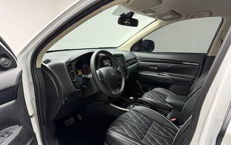 Mitsubishi Outlander III рестайлинг 3, 2022 год, 2 100 111 рублей, 10 фотография