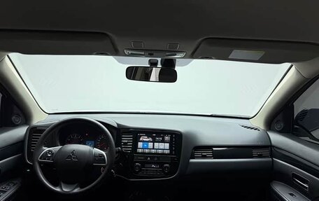 Mitsubishi Outlander III рестайлинг 3, 2022 год, 2 100 111 рублей, 7 фотография