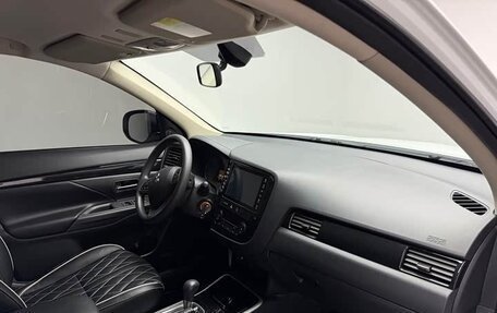 Mitsubishi Outlander III рестайлинг 3, 2022 год, 2 100 111 рублей, 9 фотография
