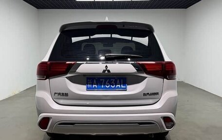 Mitsubishi Outlander III рестайлинг 3, 2022 год, 2 100 111 рублей, 6 фотография