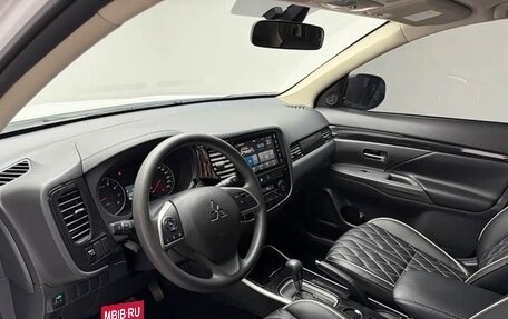 Mitsubishi Outlander III рестайлинг 3, 2022 год, 2 100 111 рублей, 8 фотография