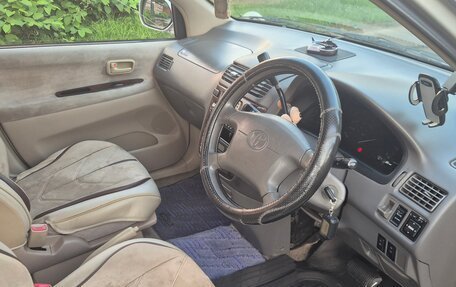 Toyota Ipsum II, 2000 год, 490 000 рублей, 13 фотография