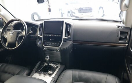 Toyota Land Cruiser 200, 2020 год, 8 000 000 рублей, 20 фотография