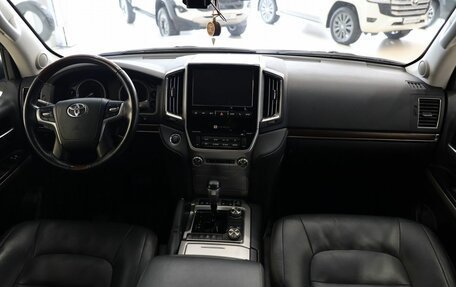 Toyota Land Cruiser 200, 2020 год, 8 000 000 рублей, 22 фотография