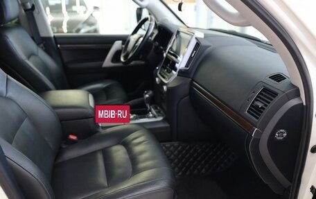 Toyota Land Cruiser 200, 2020 год, 8 000 000 рублей, 23 фотография