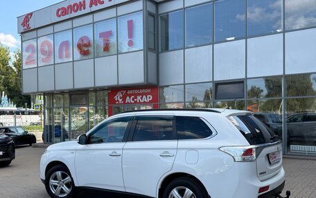 Mitsubishi Outlander III рестайлинг 3, 2013 год, 1 690 000 рублей, 3 фотография