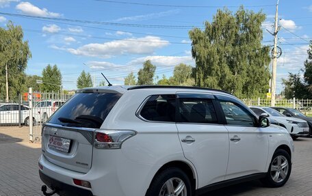 Mitsubishi Outlander III рестайлинг 3, 2013 год, 1 690 000 рублей, 4 фотография