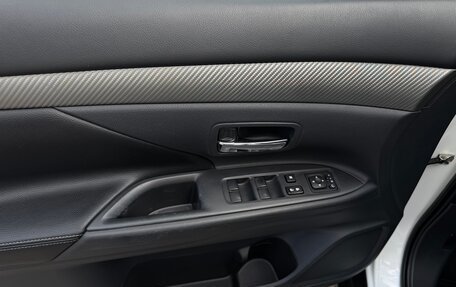 Mitsubishi Outlander III рестайлинг 3, 2013 год, 1 690 000 рублей, 6 фотография