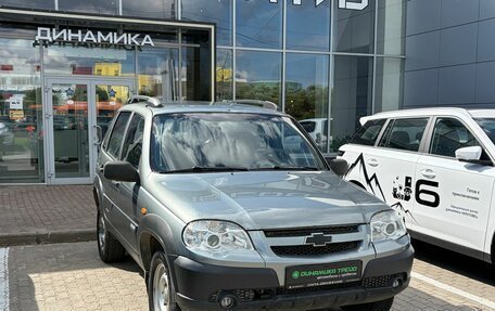 Chevrolet Niva I рестайлинг, 2010 год, 409 000 рублей, 3 фотография