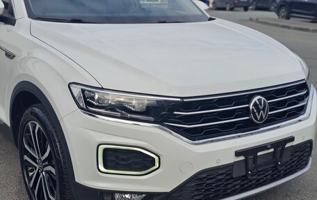 Volkswagen T-Roc I, 2023 год, 1 900 000 рублей, 4 фотография