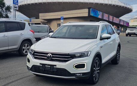Volkswagen T-Roc I, 2023 год, 1 900 000 рублей, 3 фотография