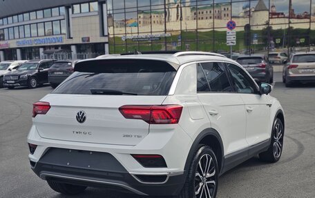 Volkswagen T-Roc I, 2023 год, 1 900 000 рублей, 11 фотография