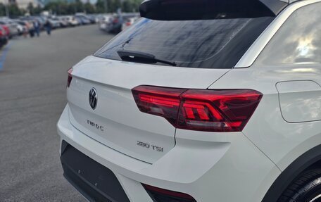 Volkswagen T-Roc I, 2023 год, 1 900 000 рублей, 13 фотография