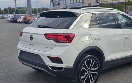 Volkswagen T-Roc I, 2023 год, 1 900 000 рублей, 12 фотография