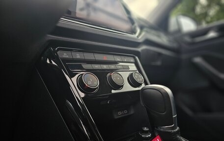 Volkswagen T-Roc I, 2023 год, 1 900 000 рублей, 21 фотография