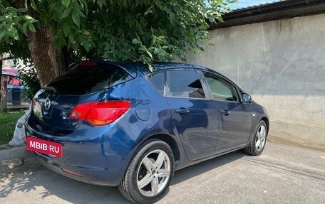 Opel Astra J, 2010 год, 750 000 рублей, 2 фотография