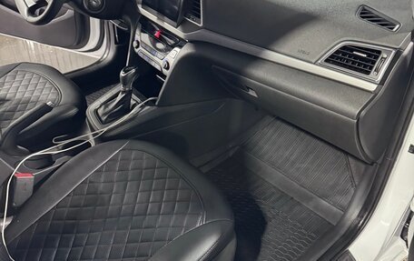 Hyundai Elantra VI рестайлинг, 2018 год, 1 380 000 рублей, 9 фотография