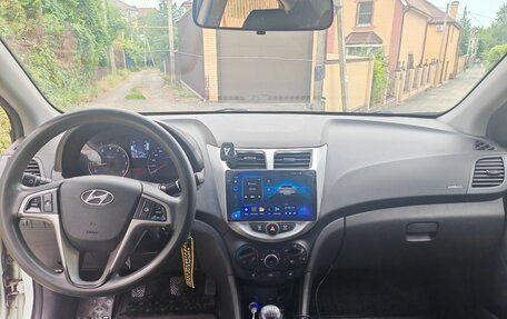 Hyundai Solaris II рестайлинг, 2015 год, 820 000 рублей, 9 фотография