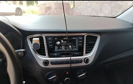 Hyundai Solaris II рестайлинг, 2021 год, 1 500 000 рублей, 6 фотография