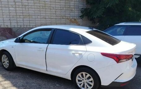 Hyundai Solaris II рестайлинг, 2021 год, 1 500 000 рублей, 5 фотография