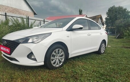 Hyundai Solaris II рестайлинг, 2021 год, 1 500 000 рублей, 2 фотография