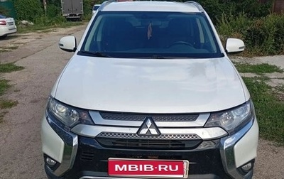 Mitsubishi Outlander III рестайлинг 3, 2018 год, 1 999 900 рублей, 1 фотография