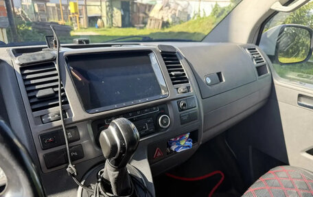 Volkswagen Caravelle T5, 2013 год, 2 000 000 рублей, 2 фотография