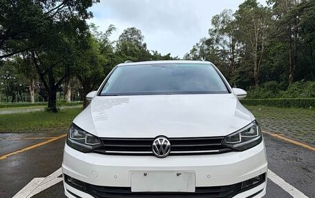 Volkswagen Touran III, 2018 год, 1 850 000 рублей, 2 фотография
