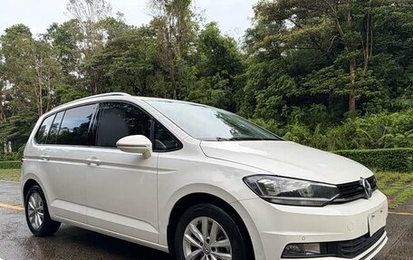 Volkswagen Touran III, 2018 год, 1 850 000 рублей, 3 фотография