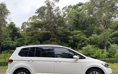 Volkswagen Touran III, 2018 год, 1 850 000 рублей, 5 фотография