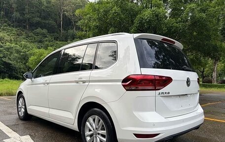 Volkswagen Touran III, 2018 год, 1 850 000 рублей, 6 фотография