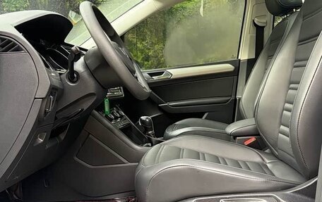 Volkswagen Touran III, 2018 год, 1 850 000 рублей, 10 фотография