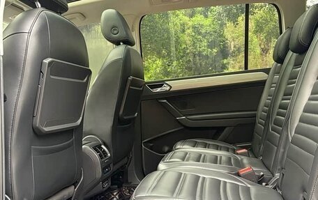 Volkswagen Touran III, 2018 год, 1 850 000 рублей, 16 фотография