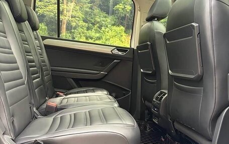 Volkswagen Touran III, 2018 год, 1 850 000 рублей, 15 фотография