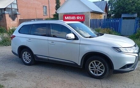 Mitsubishi Outlander III рестайлинг 3, 2018 год, 1 999 900 рублей, 5 фотография