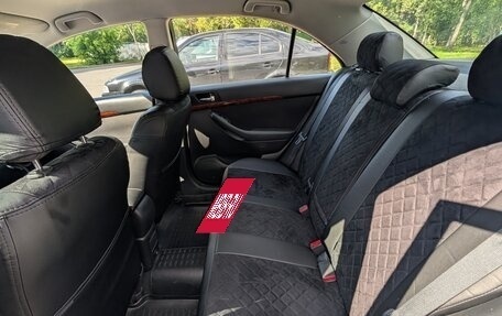 Toyota Avensis III рестайлинг, 2006 год, 600 000 рублей, 7 фотография