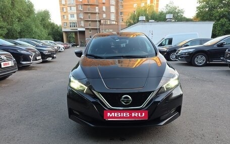 Nissan Leaf II, 2019 год, 2 300 000 рублей, 5 фотография